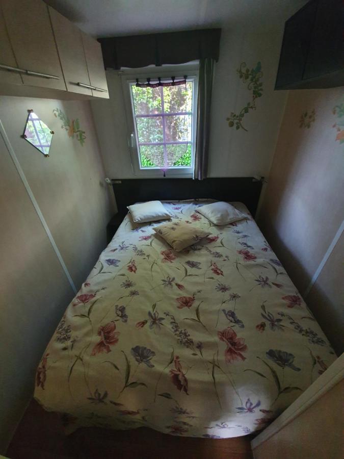 Mobil Home Sainte-Eulalie-en-Born Екстериор снимка