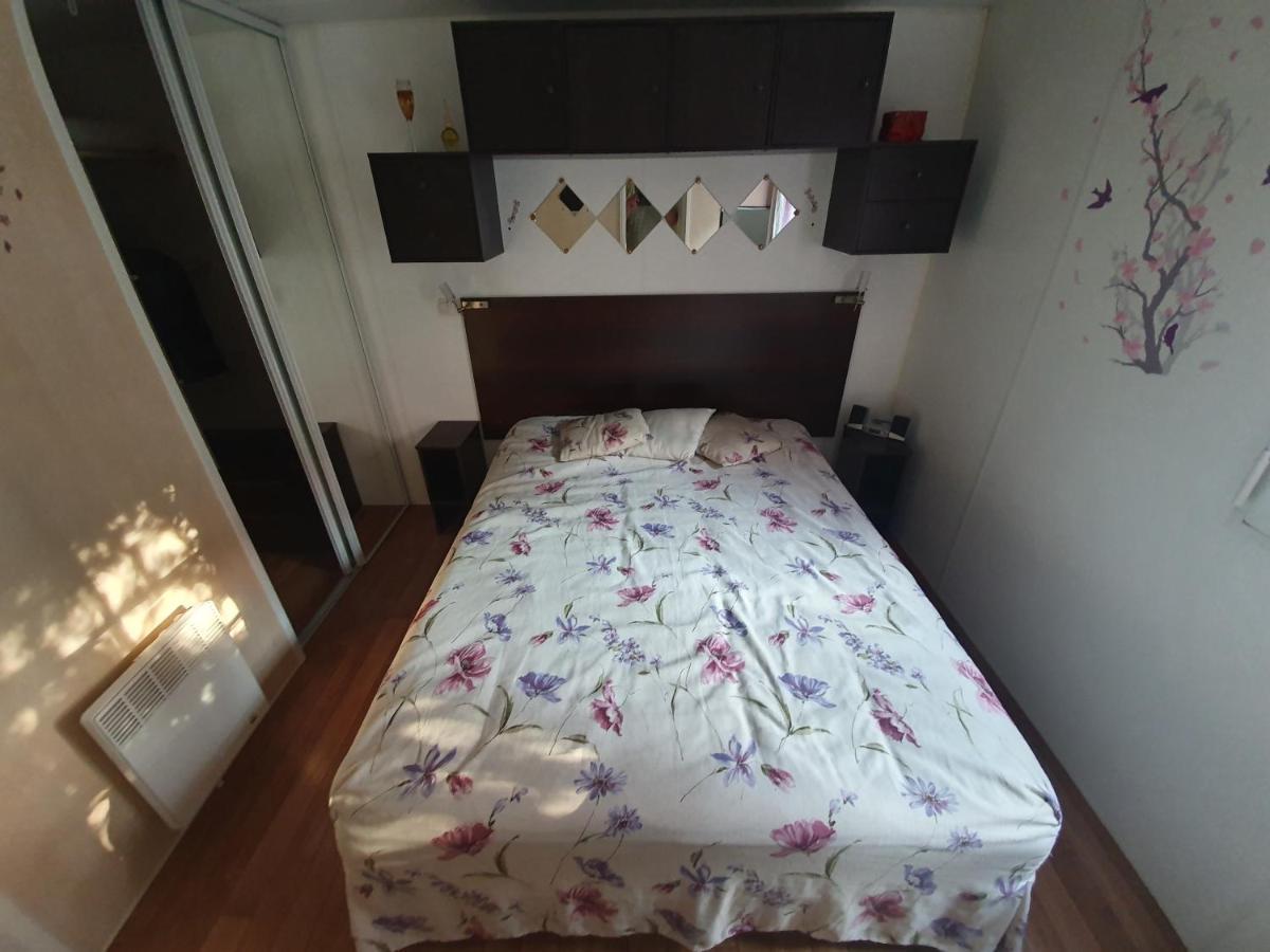 Mobil Home Sainte-Eulalie-en-Born Екстериор снимка